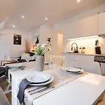 Bright 2Br With Balcony Chic Paris