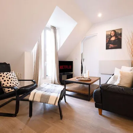 Bright 2br With Balcony Chic Apartment Paris