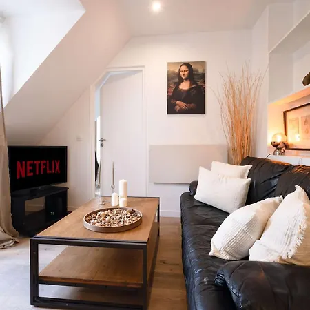 Bright 2br With Balcony Chic Apartment Paris
