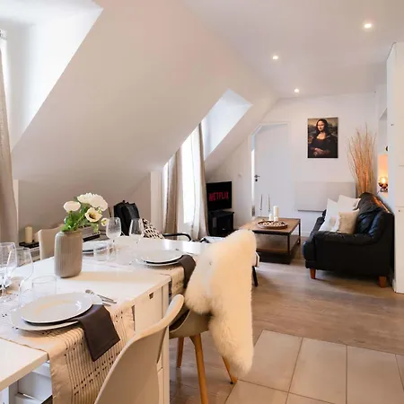 Bright 2br With Balcony Chic Apartment Paris