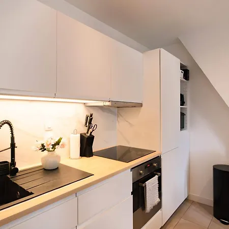 Bright 2br With Balcony Chic Apartment Paris