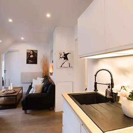 Bright 2br With Balcony Chic Paris