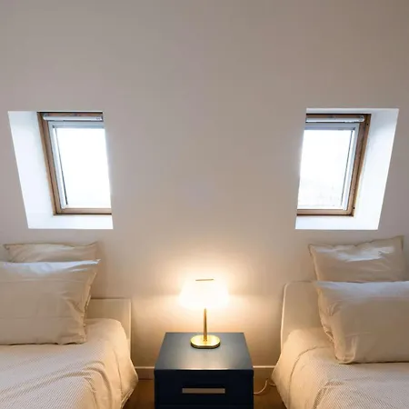 Apartment Bright 2br With Balcony Chic